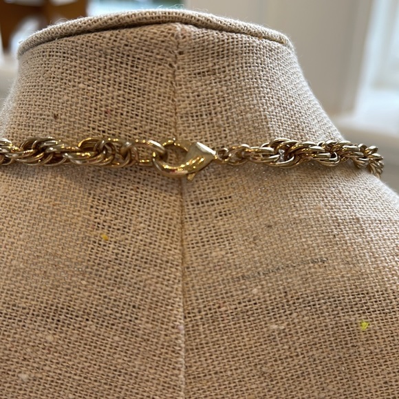 Gray Marcasite and gold tone necklace - Picture 5 of 9